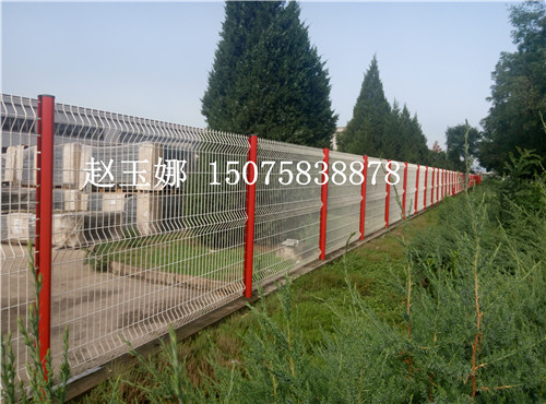 桃型柱护栏网，熔坚固美观于一身的护栏网产品