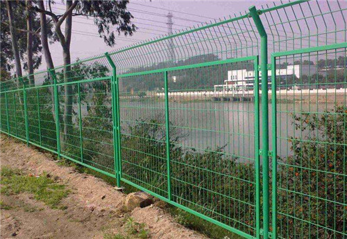 河道两侧隔离网