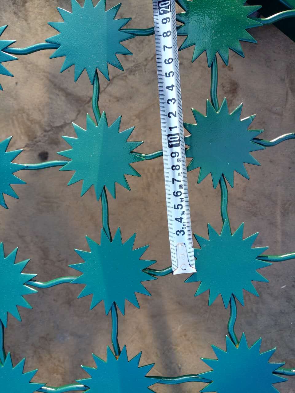 太阳花钢网墙