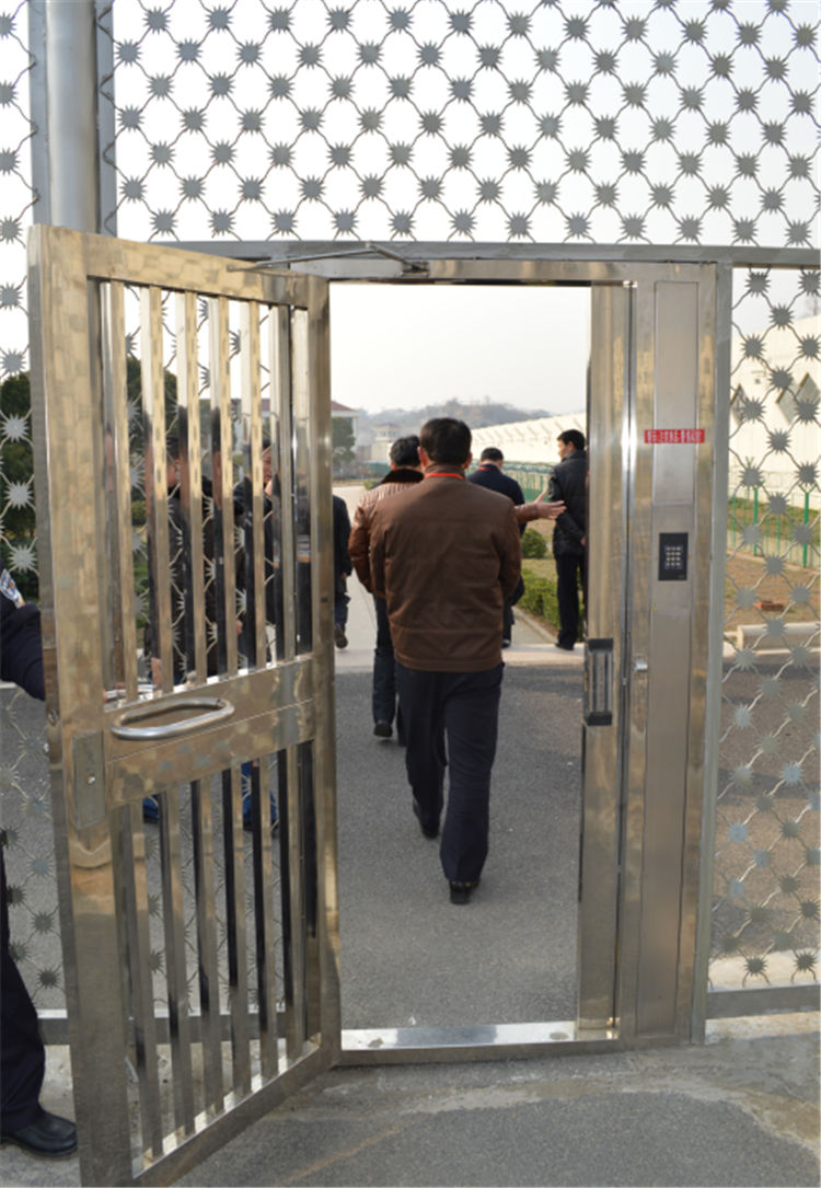 监狱看守所梅花刺钢网墙技术参数
