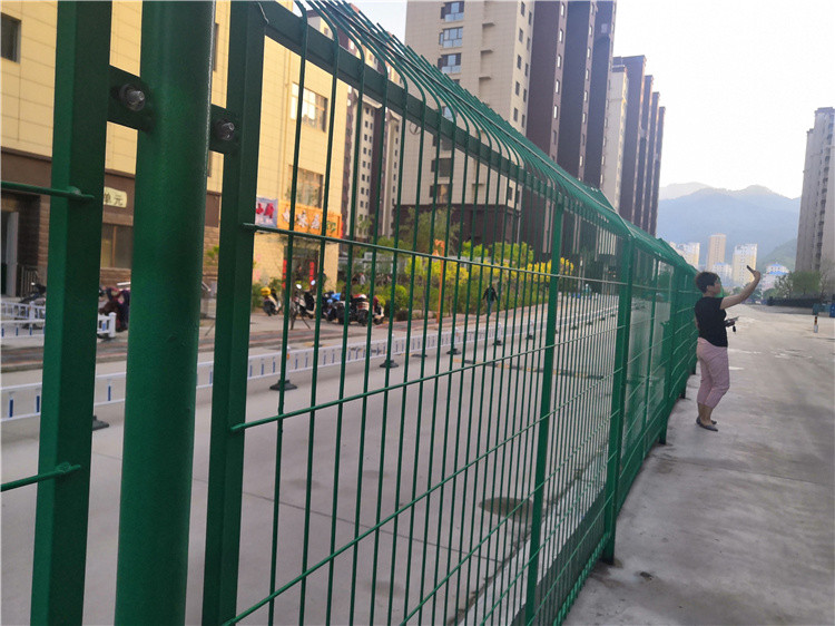 小区护栏网如何做到防盗又美观