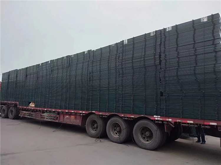 铁路防护栅栏的质量与价格是成正比的